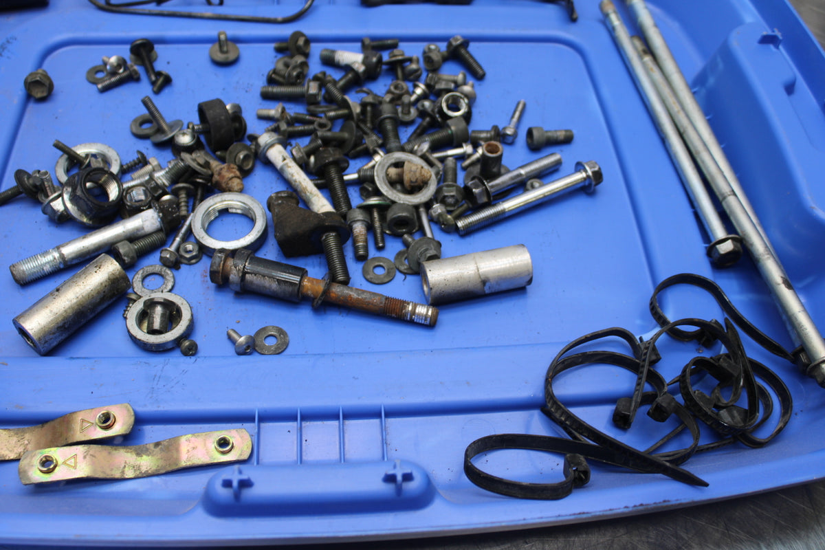 00 SUZUKI SV650 MOUNTING BOLTS HARDWARE MOTOR SCREWS BB156