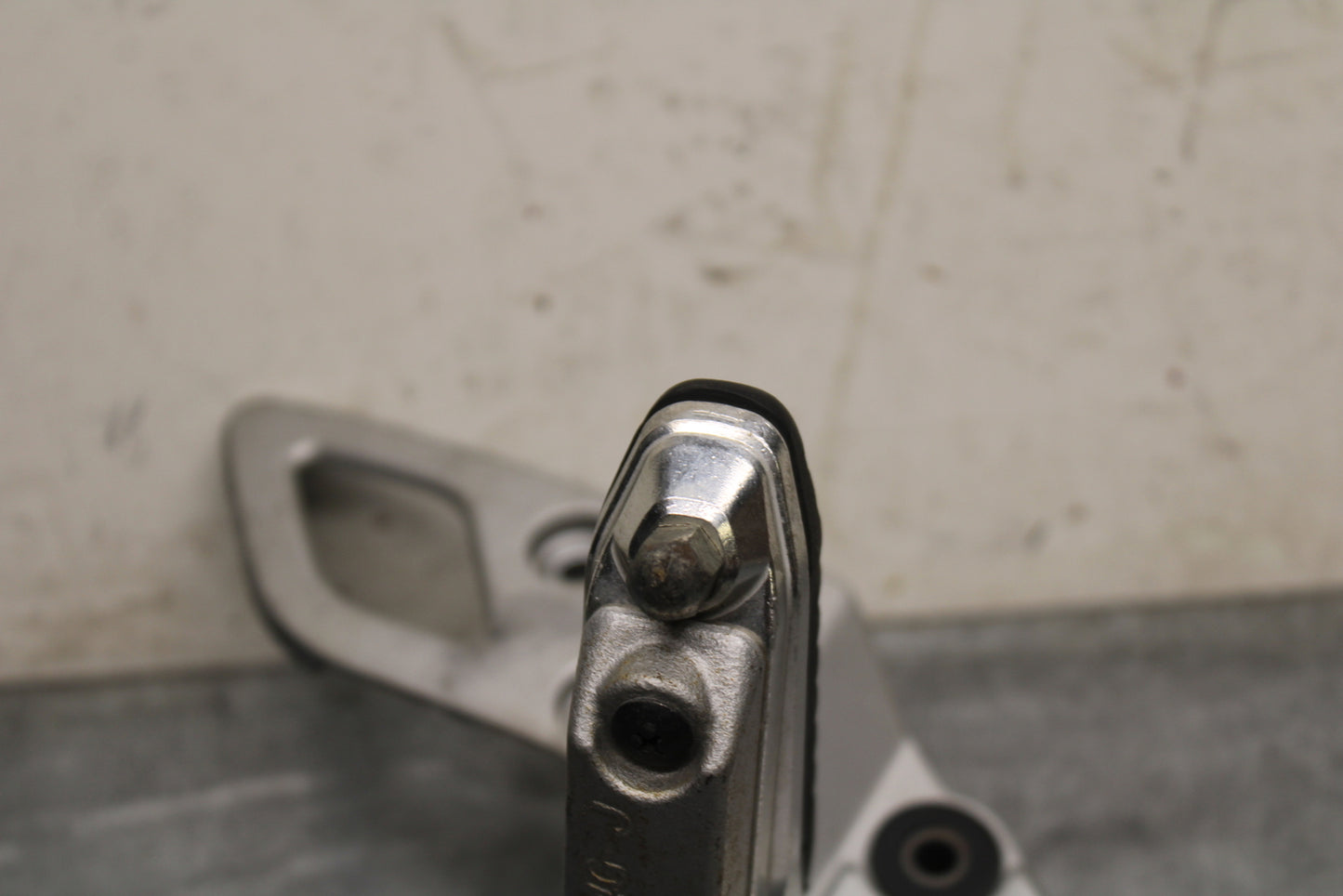 13-16 SUZUKI BANDIT 1250S ABS RIGHT REARSET DRIVER FOOT PEG REST STOP BB134