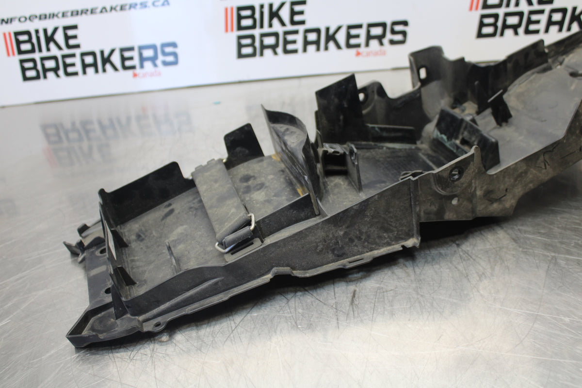 15-16 HONDA CB300F REAR BACK TAIL UNDERTAIL BATTERY TRAY PLASTIC BB150