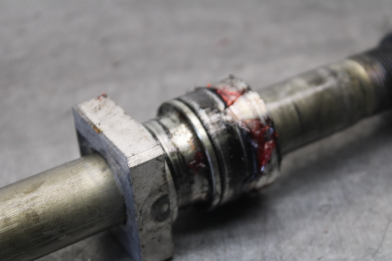 13-18 KAWASAKI NINJA ZX6R REAR AXLE BACK WHEEL RIM PIVOT BOLT AXEL BB682