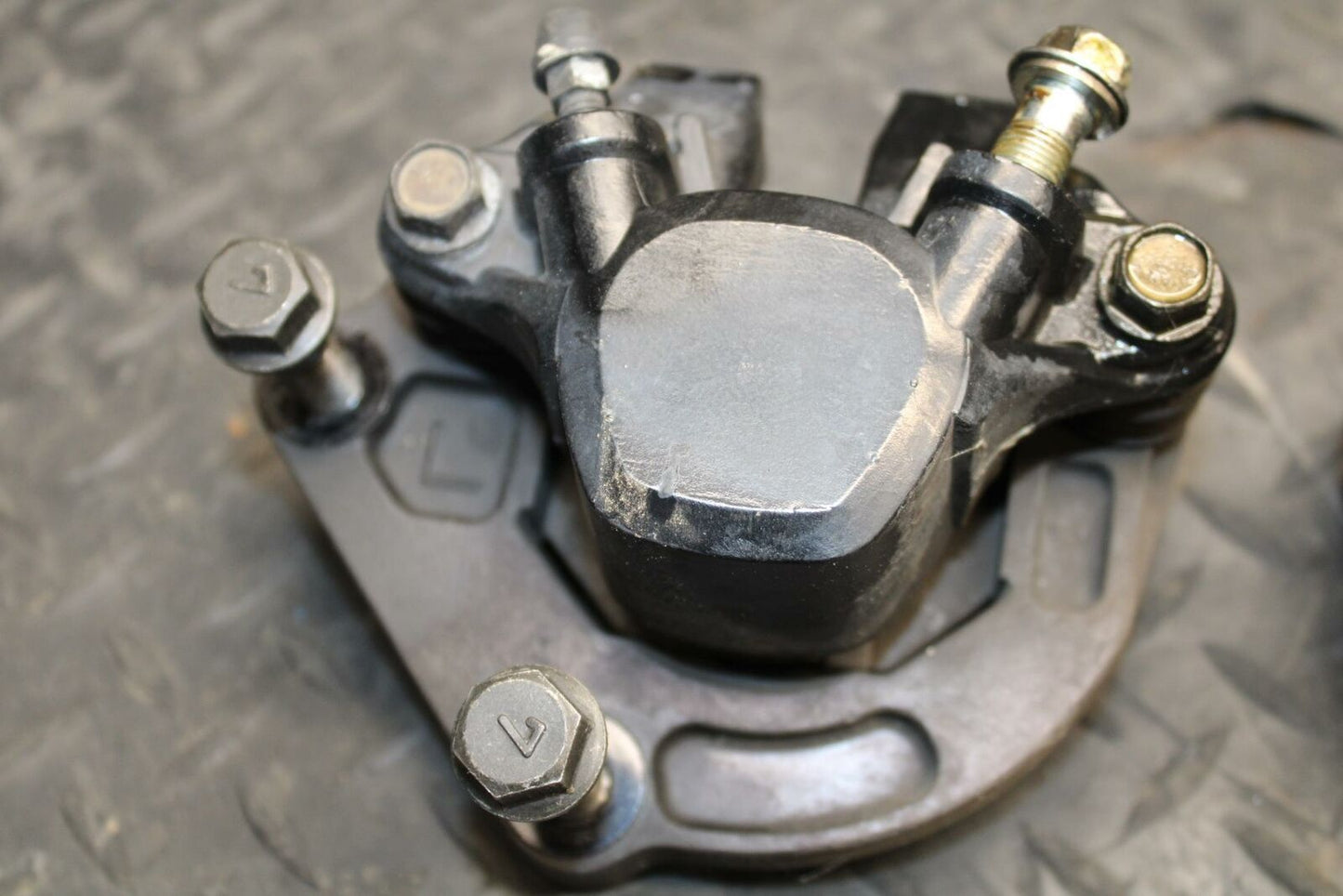 86 SUZUKI GS750ES RIGHT LEFT FRONT BRAKE CALIPER SET PAIR CALIPERS BB233