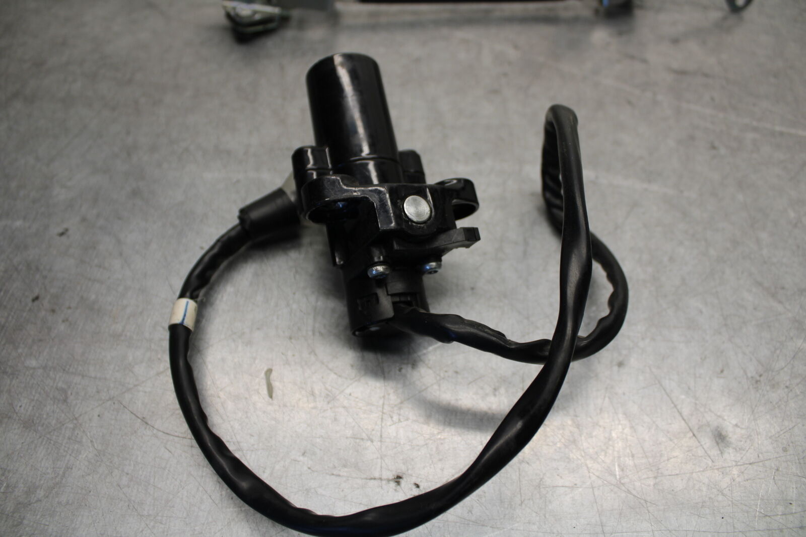 15-17 YAMAHA YZF R3 IGNITION LOCK SET AND SEAT LOCK BB651