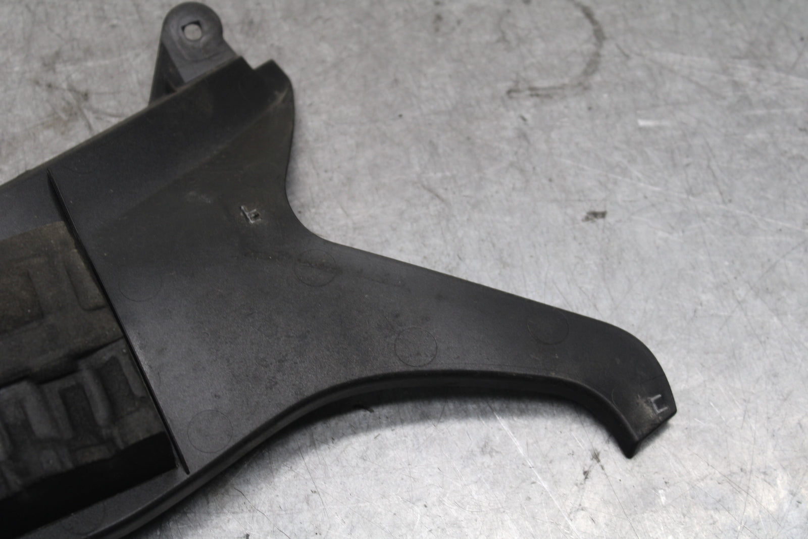 13-18 KAWASAKI NINJA ZX6R CENTER REAR BACK TAIL FAIRING COWL  BB682