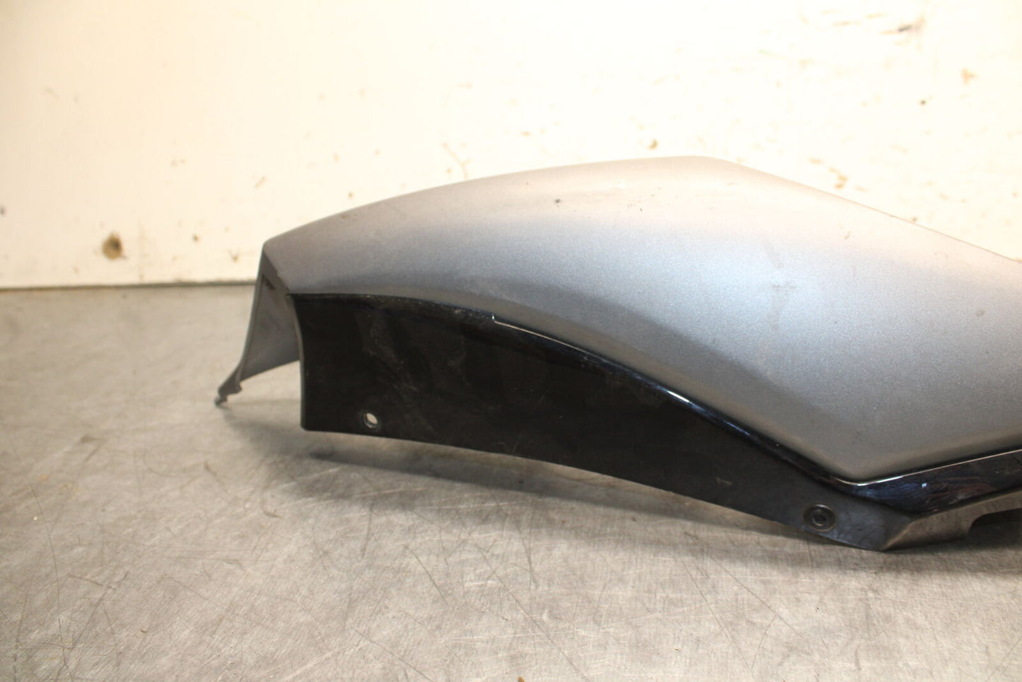 08-10 SUZUKI GSXR 600  RIGHT REAR BACK TAIL FAIRING COWL SHROUD BB101