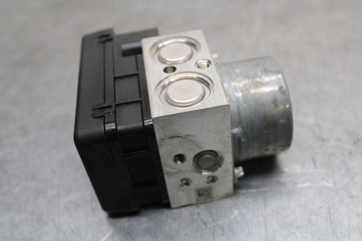 13-18 KAWASAKI NINJA ZX6R ABS PUMP UNIT MODULE BB666