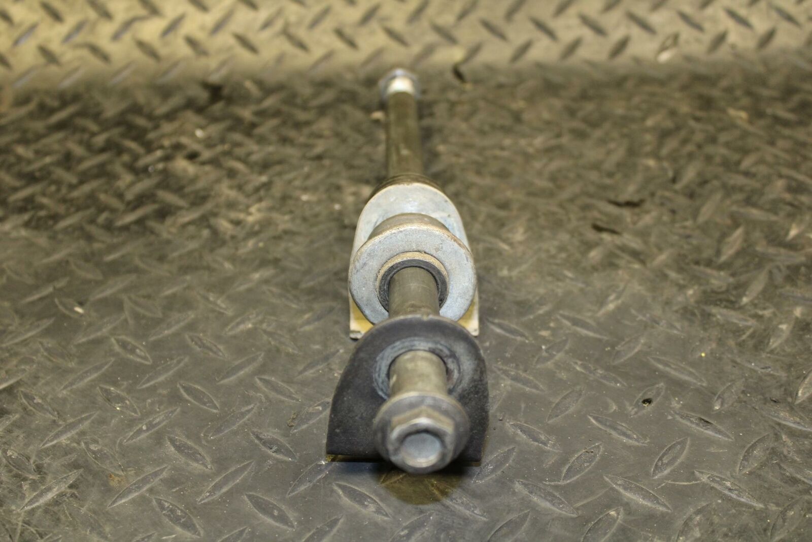 05-06 SUZUKI KATANA 750 GSX750F REAR AXLE BACK WHEEL RIM PIVOT BOLT AXEL bb166