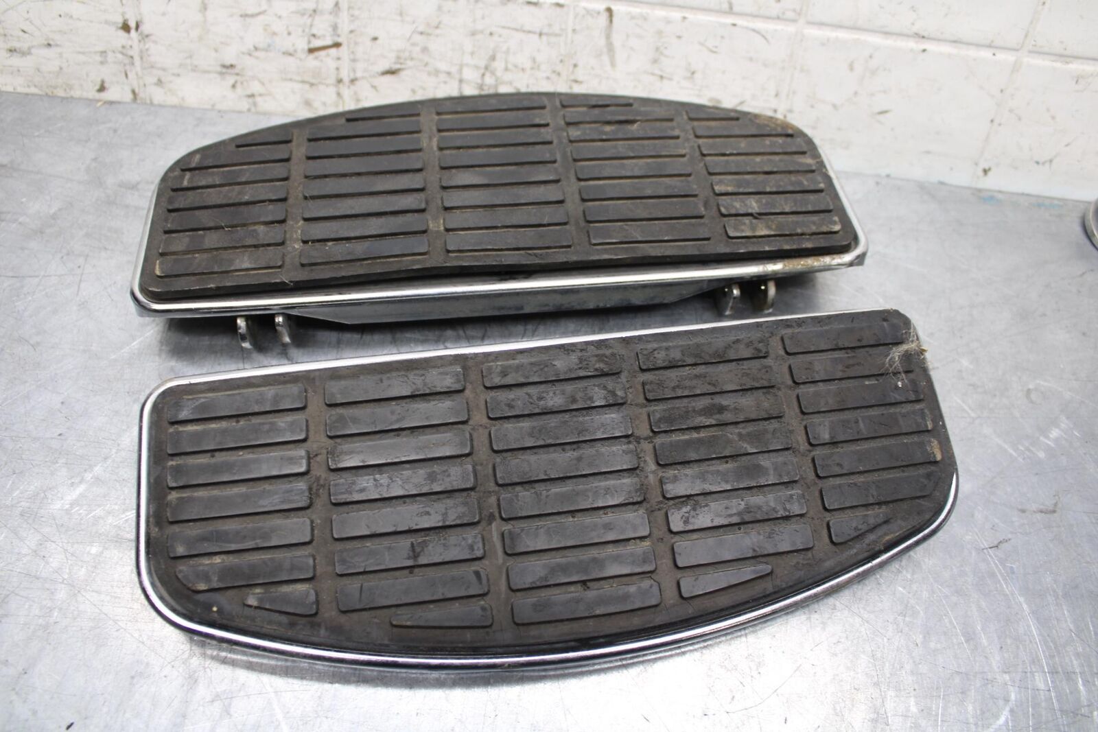 2007 Yamaha Road Star XV1700A FRONT FOOT RESTS PEGS STEPS SET PAIR BB562