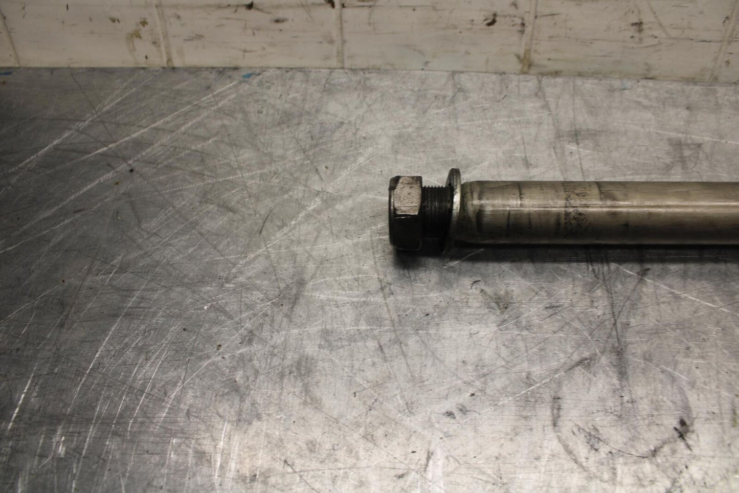 08-16 YAMAHA YZF R6 REAR AXLE  WHEEL RIM PIVOT BOLT AXEL 2C0-25381-10-00 BB465