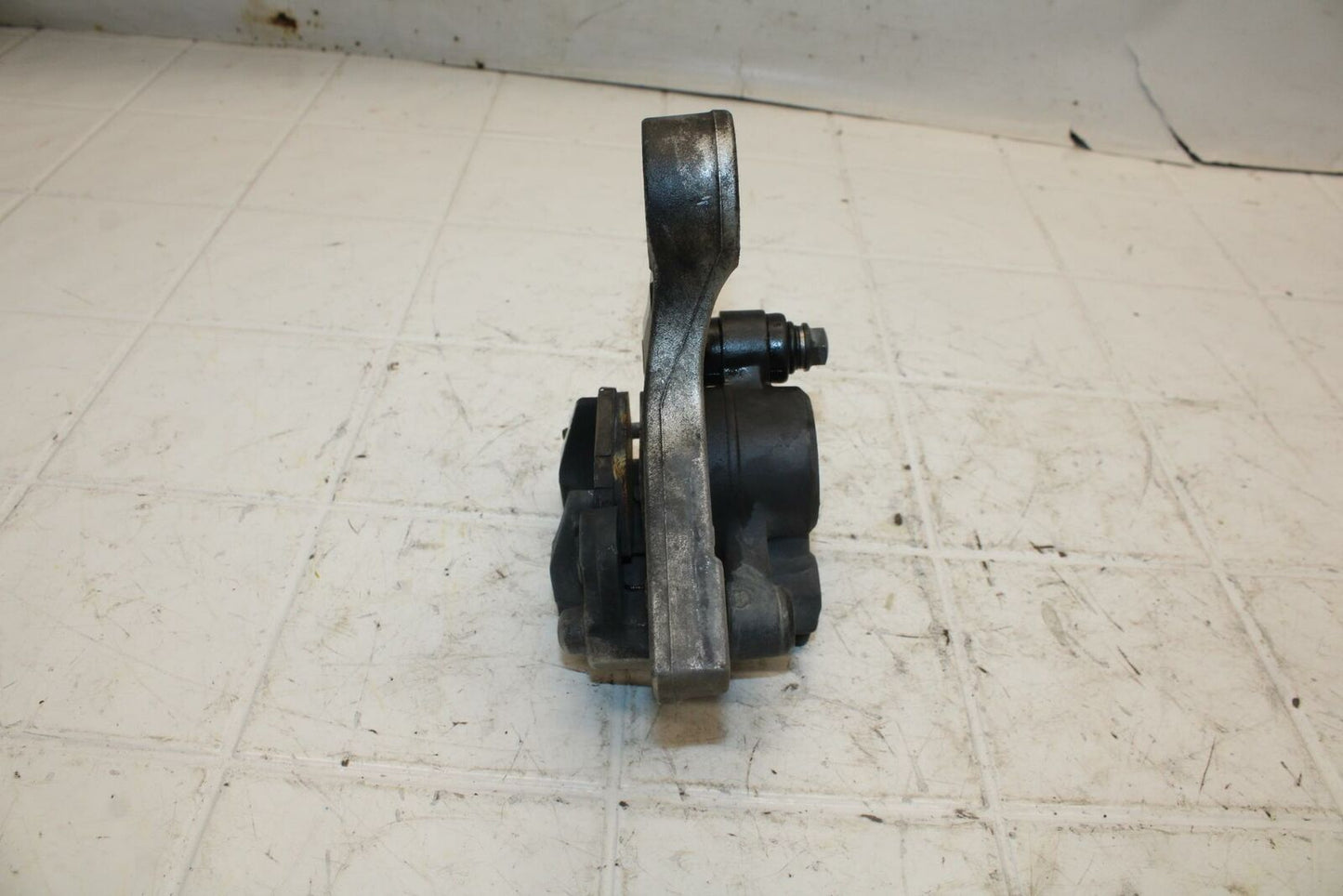 05-06 HONDA CBR600RR REAR BACK BRAKE CALIPER W MOUNT BRACKET BB399