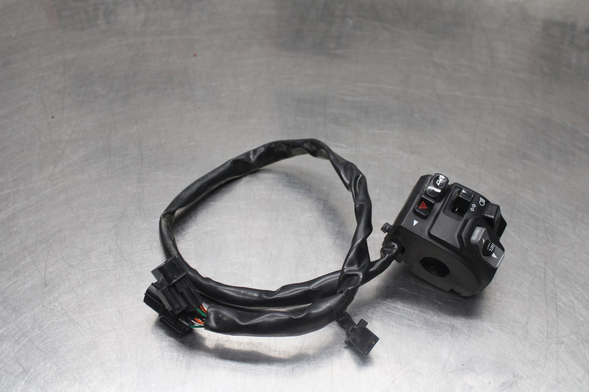 24-25 KAWASAKI NINJA ZX6R LEFT CLIP ON HANDLE HORN SIGNALS SWITCHES BB939