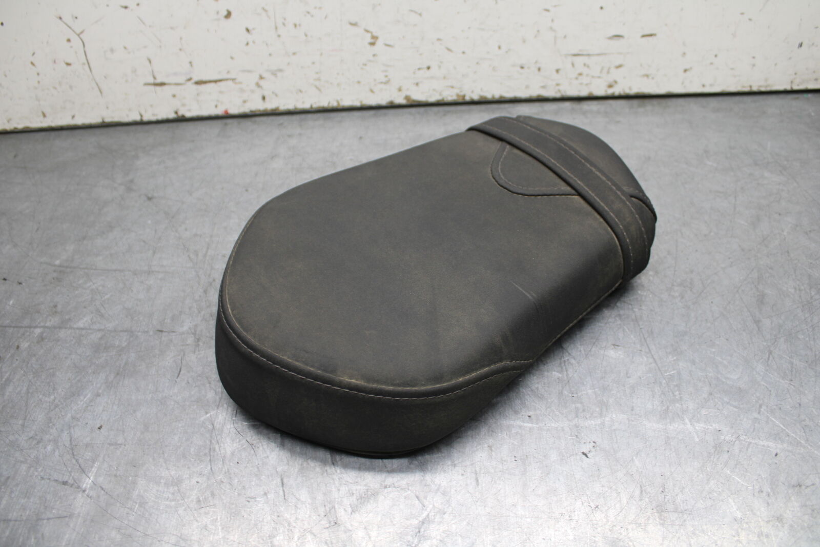 17-24 YAMAHA BOLT XVS950 REAR BACK PASSENGER SEAT BB729