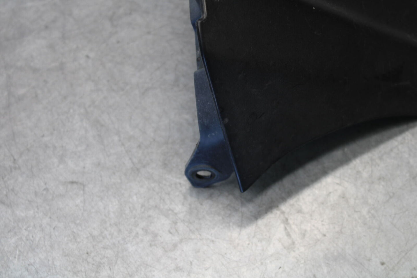 05-06 SUZUKI GSXR1000 REAR BACK WHEEL TIRE HUGGER FENDER 63114-41G00-291 BB663