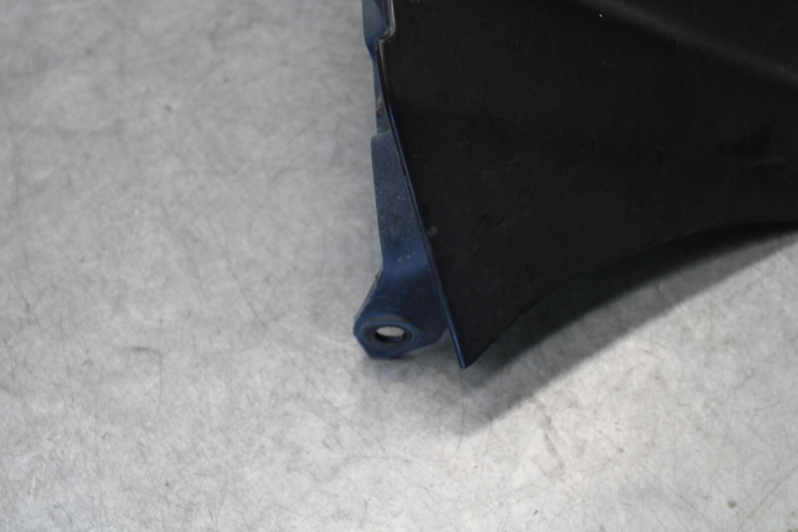 05-06 SUZUKI GSXR1000 REAR BACK WHEEL TIRE HUGGER FENDER 63114-41G00-291 BB663