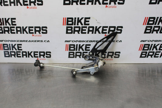 22-25 YAMAHA YZF R7 LEFT REARSET REAR SET DRIVER FOOT PEG REST STOP BB850