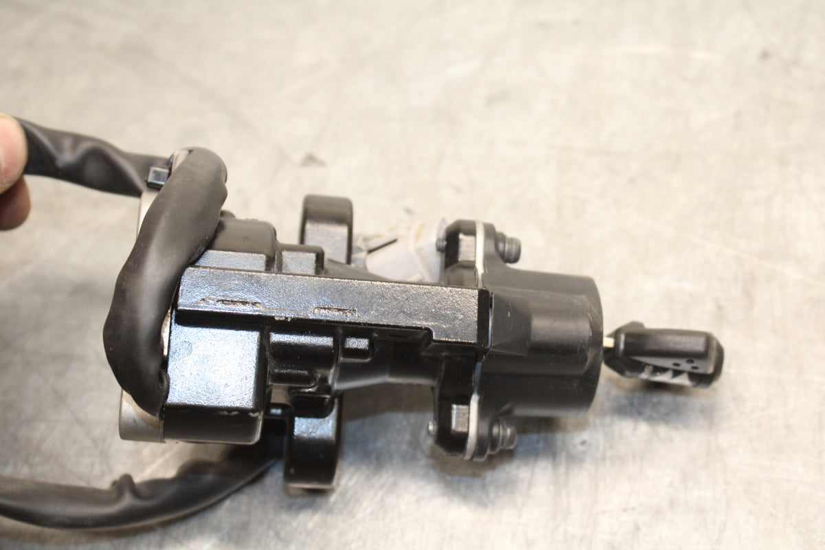 11-24 SUZUKI GSXR750 IGNITION LOCK KEY SET W/ GAS CAP BB128