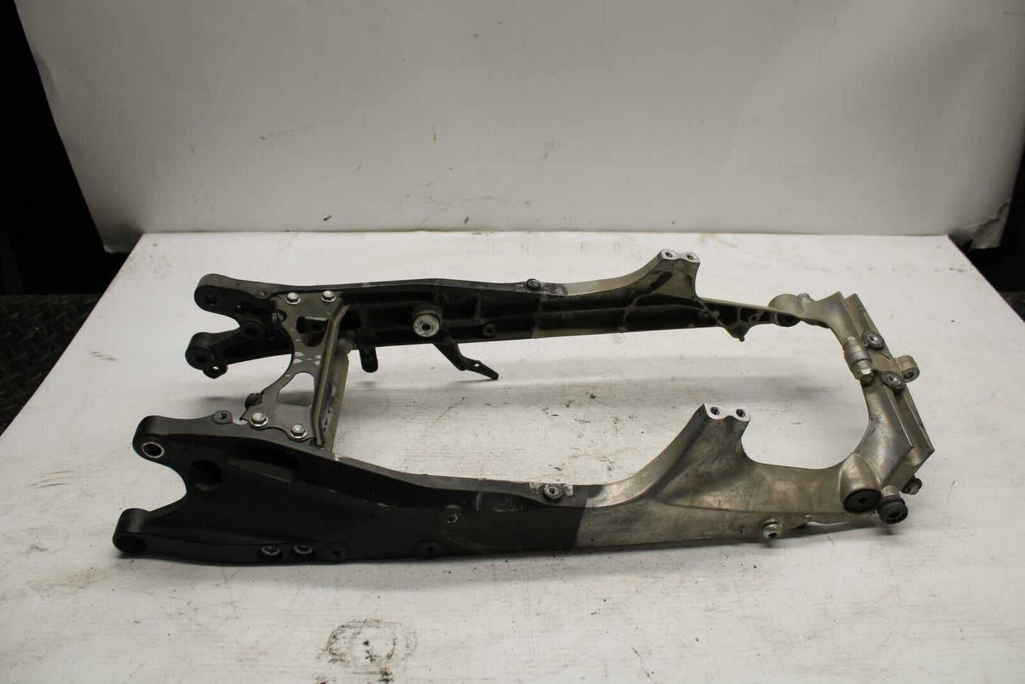 04-05 HONDA CBR1000RR REAR BACK TAIL SUBFRAME SUB FRAME BB285