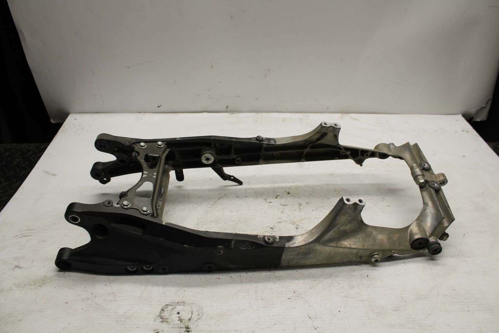 04-05 HONDA CBR1000RR REAR BACK TAIL SUBFRAME SUB FRAME BB285