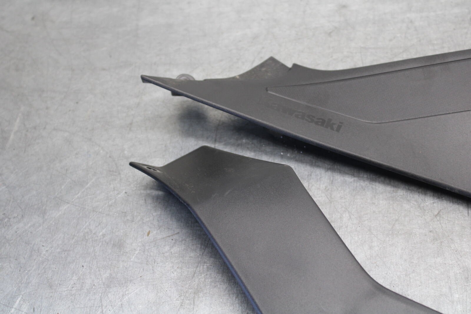 18-23 KAWASAKI NINJA 400 RIGHT LEFT FRONT SIDE SEAT PANELS TRIMS  BB679