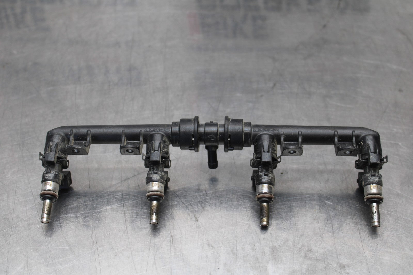 12-14 BMW S1000RR SECONDARY FUEL INJECTORS TOP AIRBOX GAS RAIL BB204