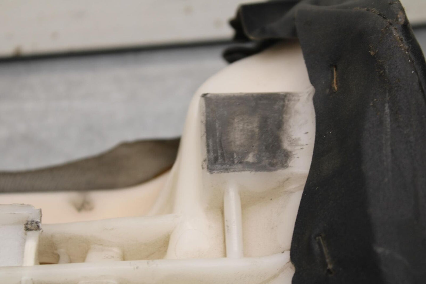 2007 Yamaha YZF R1 FRONT DRIVERS SEAT PAD SADDLE PILLION 4C8-24710-00-00 BB483