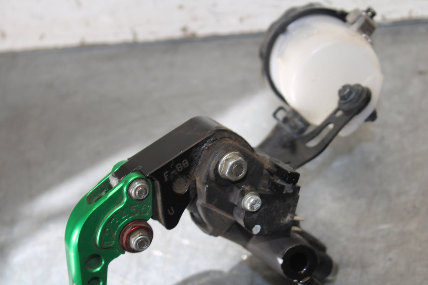 19-23 KAWASAKI NINJA ZX6R FRONT BRAKE MASTER CYLINDER w/ LEVER BB701