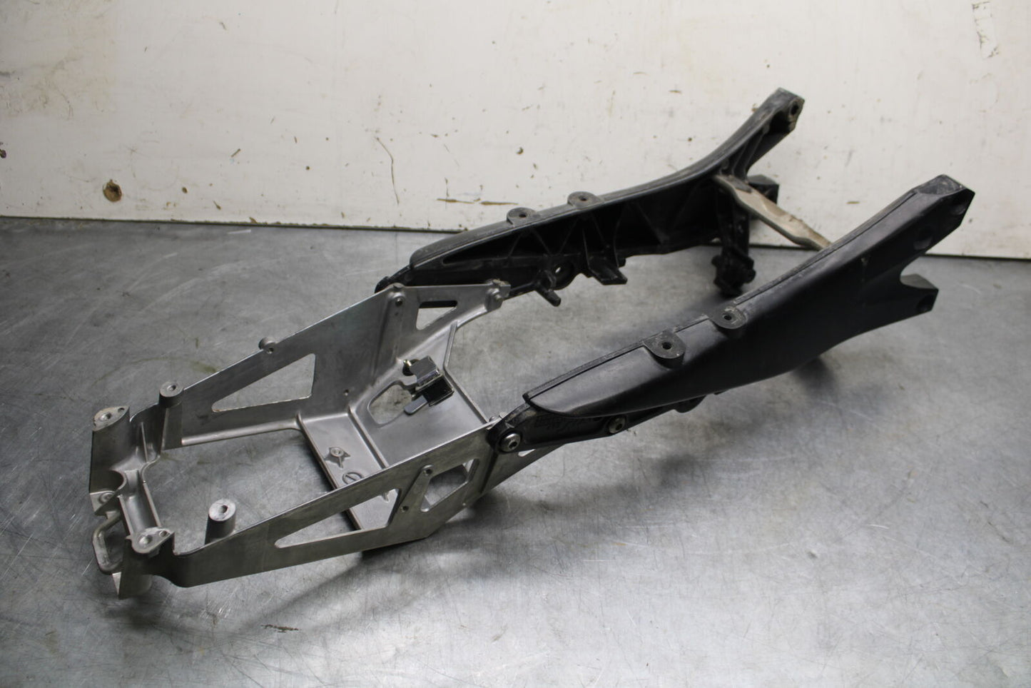 06-07 SUZUKI GSXR750 REAR SUBFRAME SUB FRAME 41211-01H00-YAP 41231-41G10 BB670
