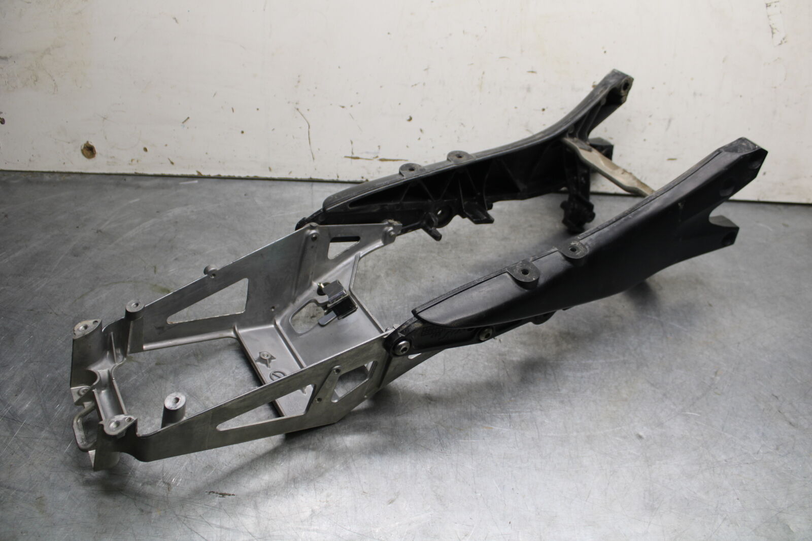 06-07 SUZUKI GSXR750 REAR SUBFRAME SUB FRAME 41211-01H00-YAP 41231-41G10 BB670