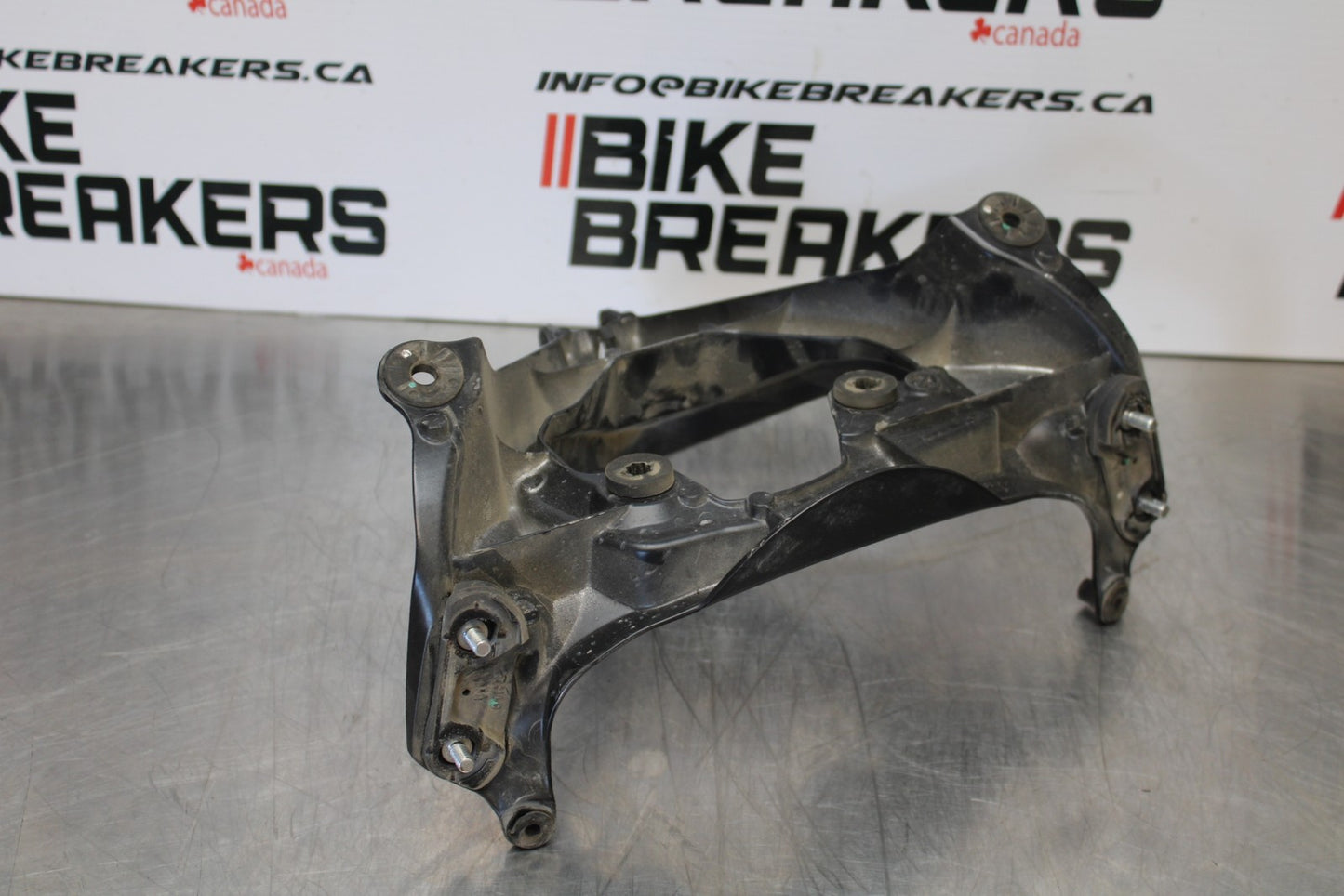 06-07 SUZUKI GSXR 600 UPPER FAIRING MIRROR GAUGES STAY BRACKET BB170
