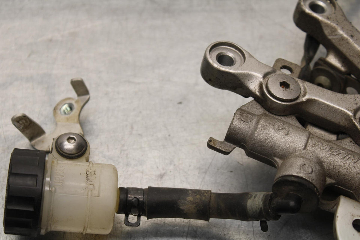 2007 Yamaha YZF R6 RIGHT REARSET REAR SET DRIVER FOOT PEG REST STOP BB590