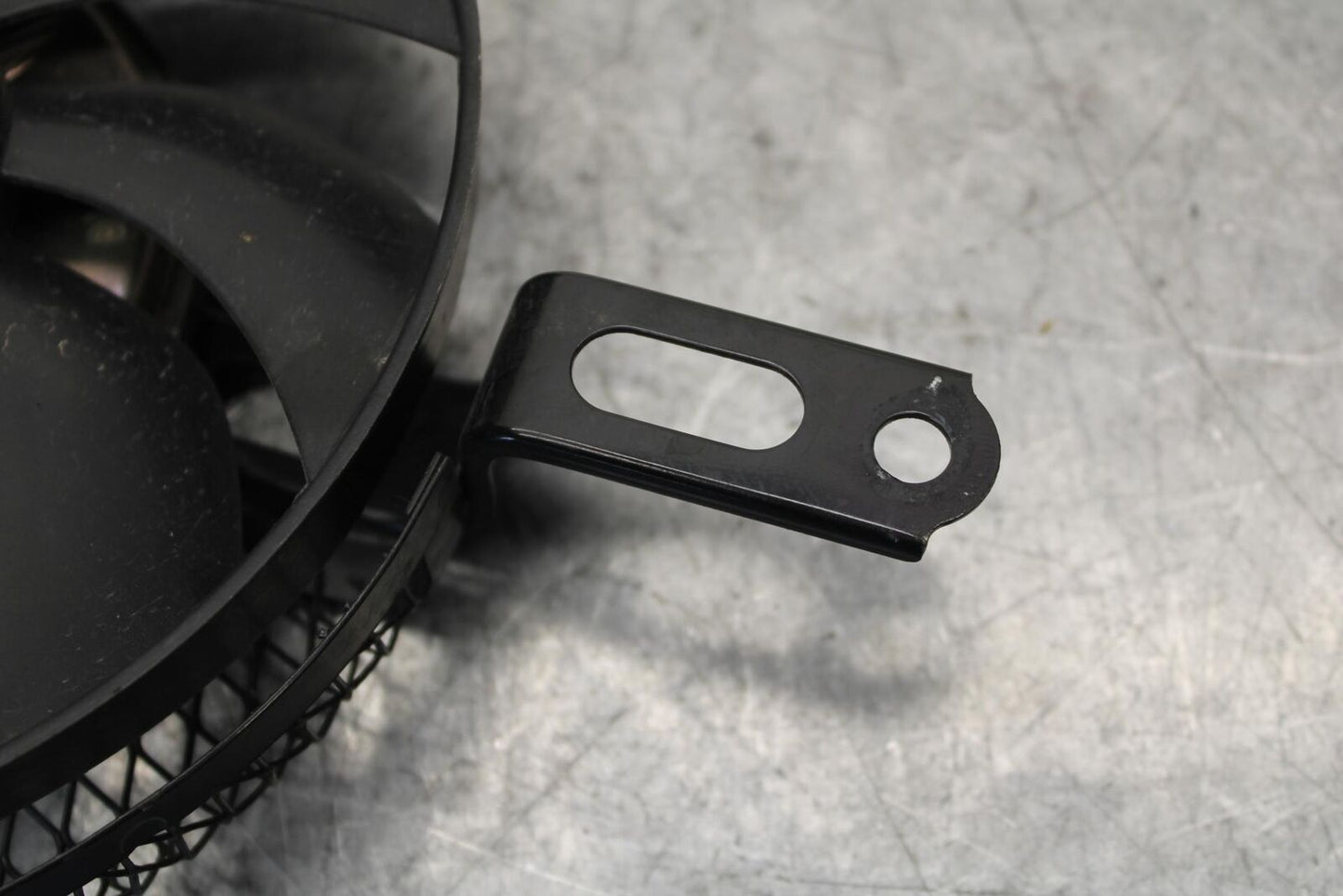 11-23 SUZUKI GSXR 750 ENGINE RADIATOR COOLING FAN BB54