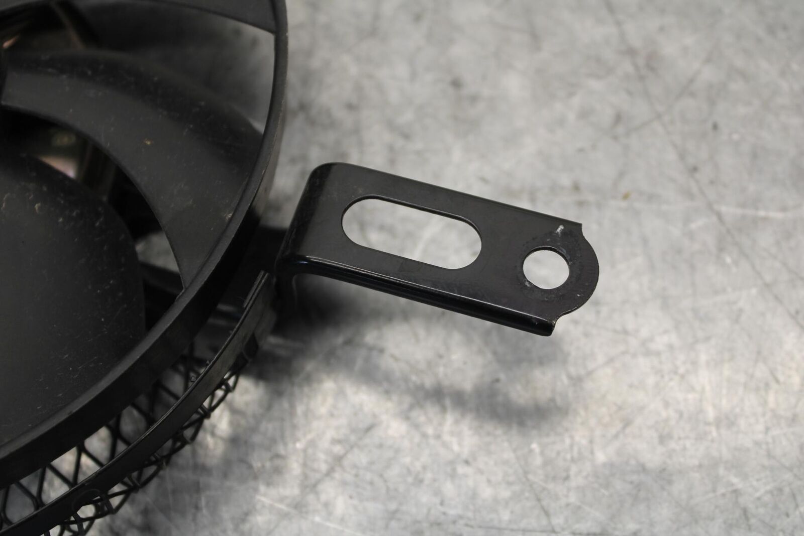 11-23 SUZUKI GSXR 750 ENGINE RADIATOR COOLING FAN BB54