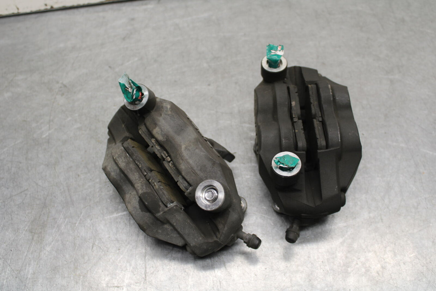 06-07 SUZUKI GSXR750 RIGHT LEFT FRONT BRAKE CALIPER SET PAIR CALIPERS BB670