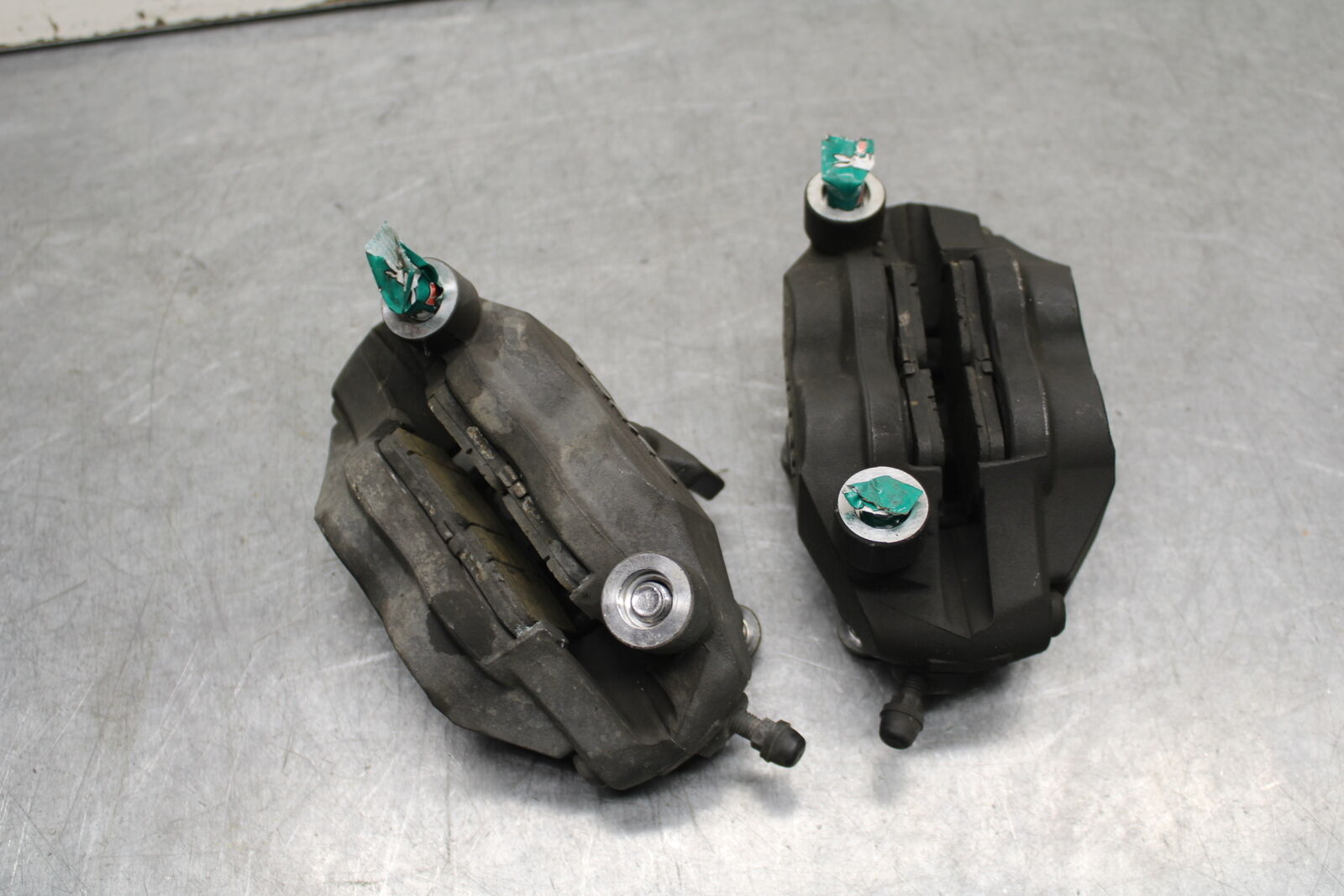06-07 SUZUKI GSXR750 RIGHT LEFT FRONT BRAKE CALIPER SET PAIR CALIPERS BB670