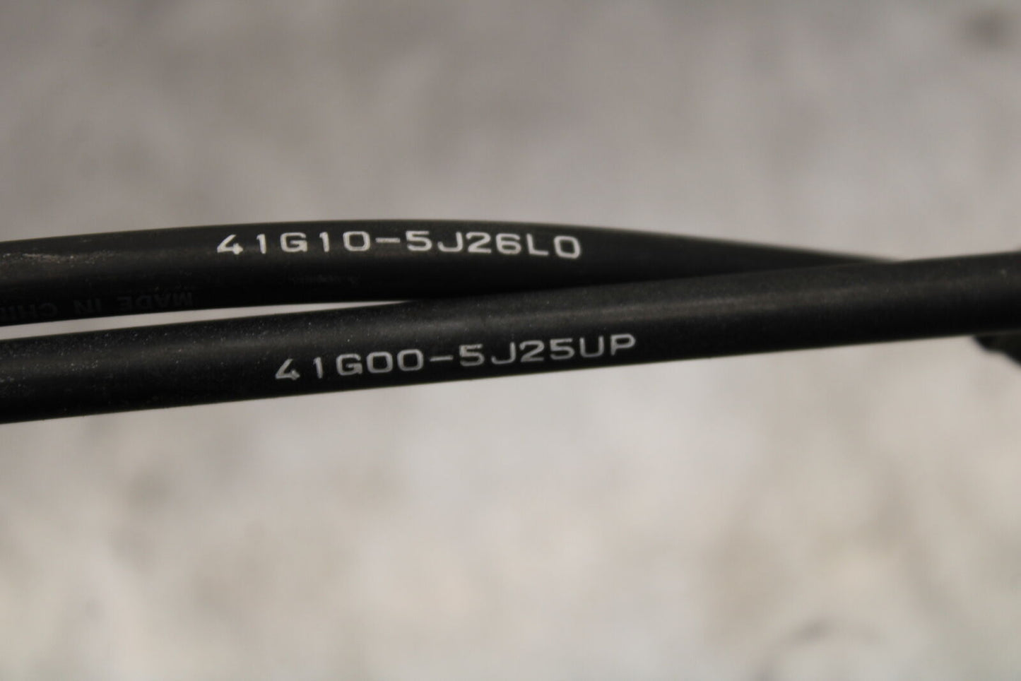 05-06 SUZUKI GSXR1000 THROTTLE CABLES LINES 58300-41G00 58300-41G10 BB677