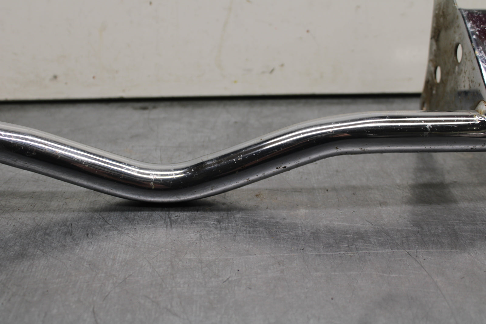 03-08 KAWASAKI VULCAN 1600 FRONT TURN SIGNAL BAR MOUNT BRACKET BB754