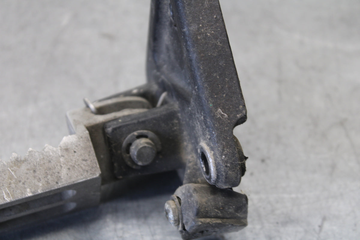 01-06 TRIUMPH TIGER 955I LEFT FRONT FOOT REST PEG STEP BB693