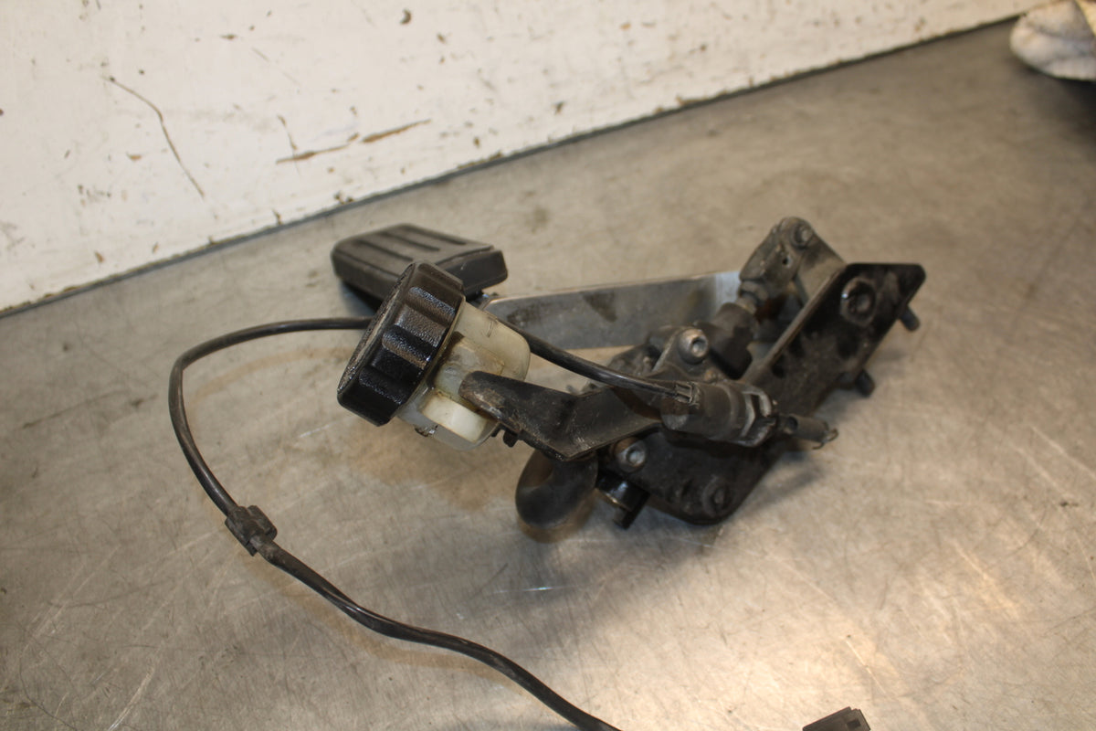 05-06 YAMAHA ROAD STAR XV1700A REAR BACK BRAKE MASTER CYLINDER W RESERVOIR BB703