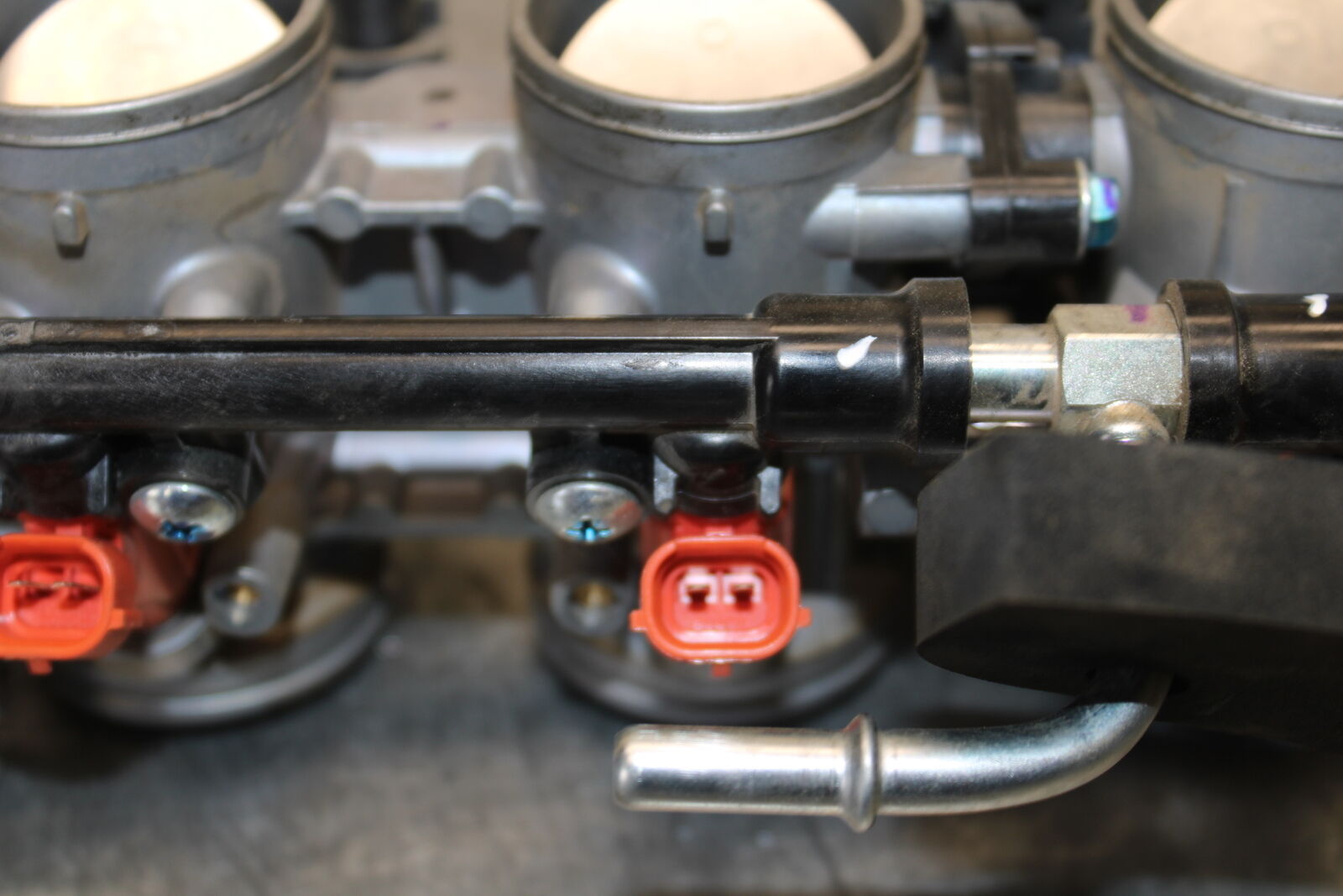 19-23 KAWASAKI NINJA ZX6R MAIN FUEL INJECTORS / THROTTLE BODIES BB701