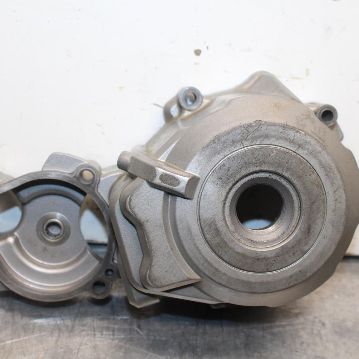 13 KTM 350 SXF ENGINE MOTOR STATOR GENERATOR MAGNETO COVER BB104