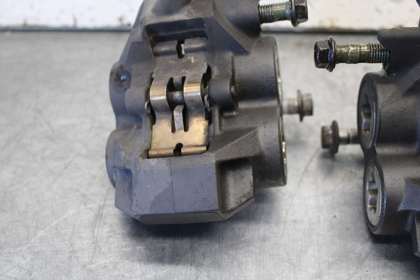 07-09 YAMAHA FZ6 RIGHT LEFT FRONT BRAKE CALIPER SET PAIR CALIPERS BB713