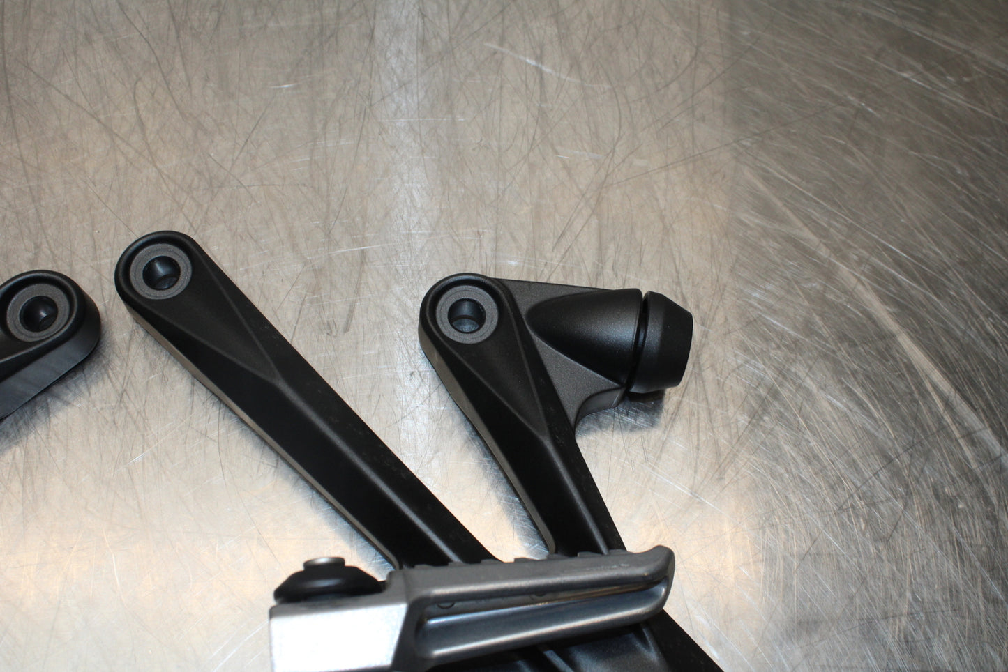 23-24 KAWASAKI NINJA ZX14R REAR BACK PASSENGER PEG SET PAIR BB153