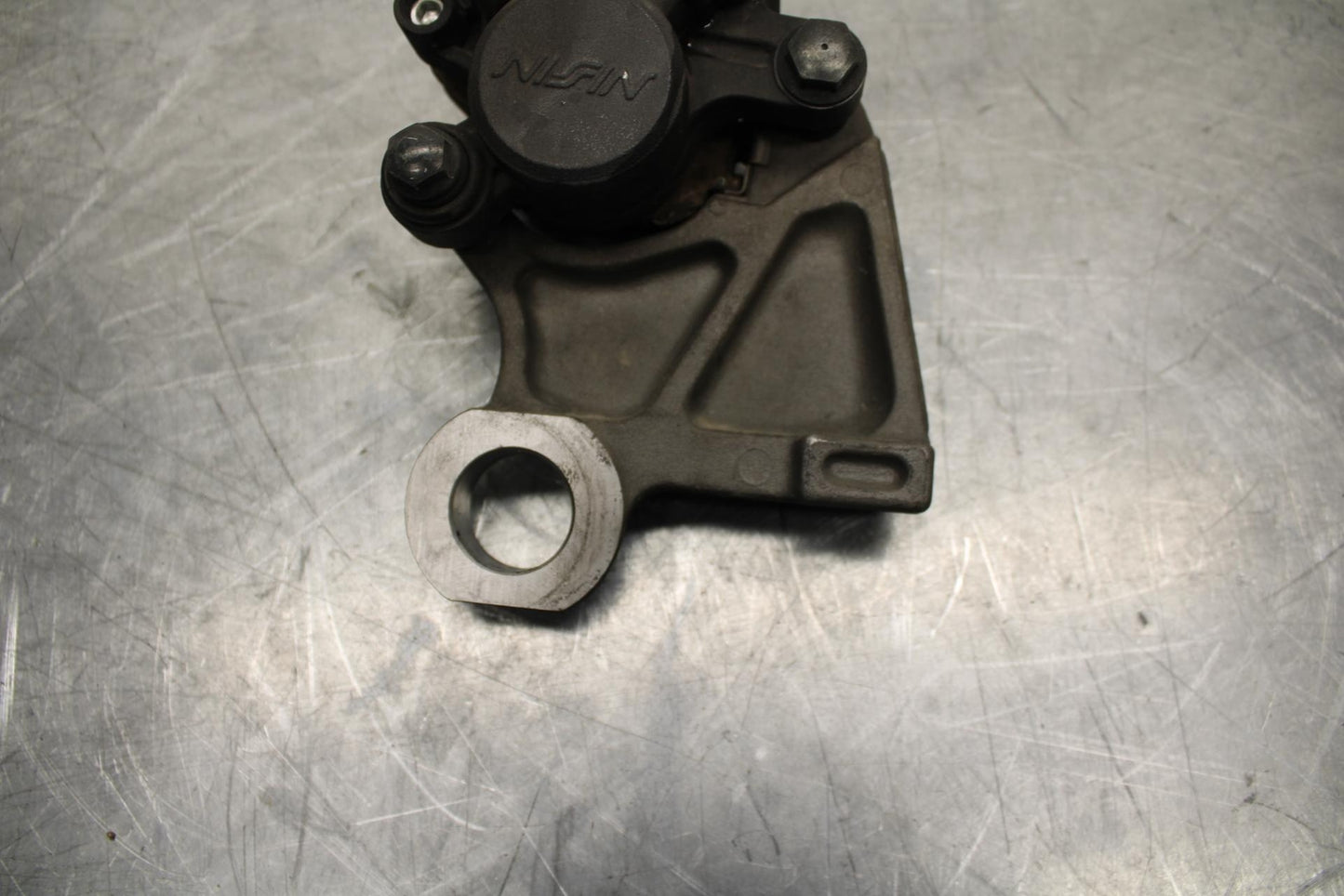 08-16 YAMAHA YZF R6 REAR  BRAKE CALIPER W MOUNT BRACKET 2C0-2580W-00-00 BB465