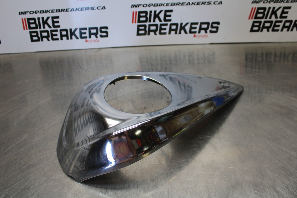 09 YAMAHA V STAR 950 GAS TANK CAP COVER TRIM PANELCOWL FAIRING BB172