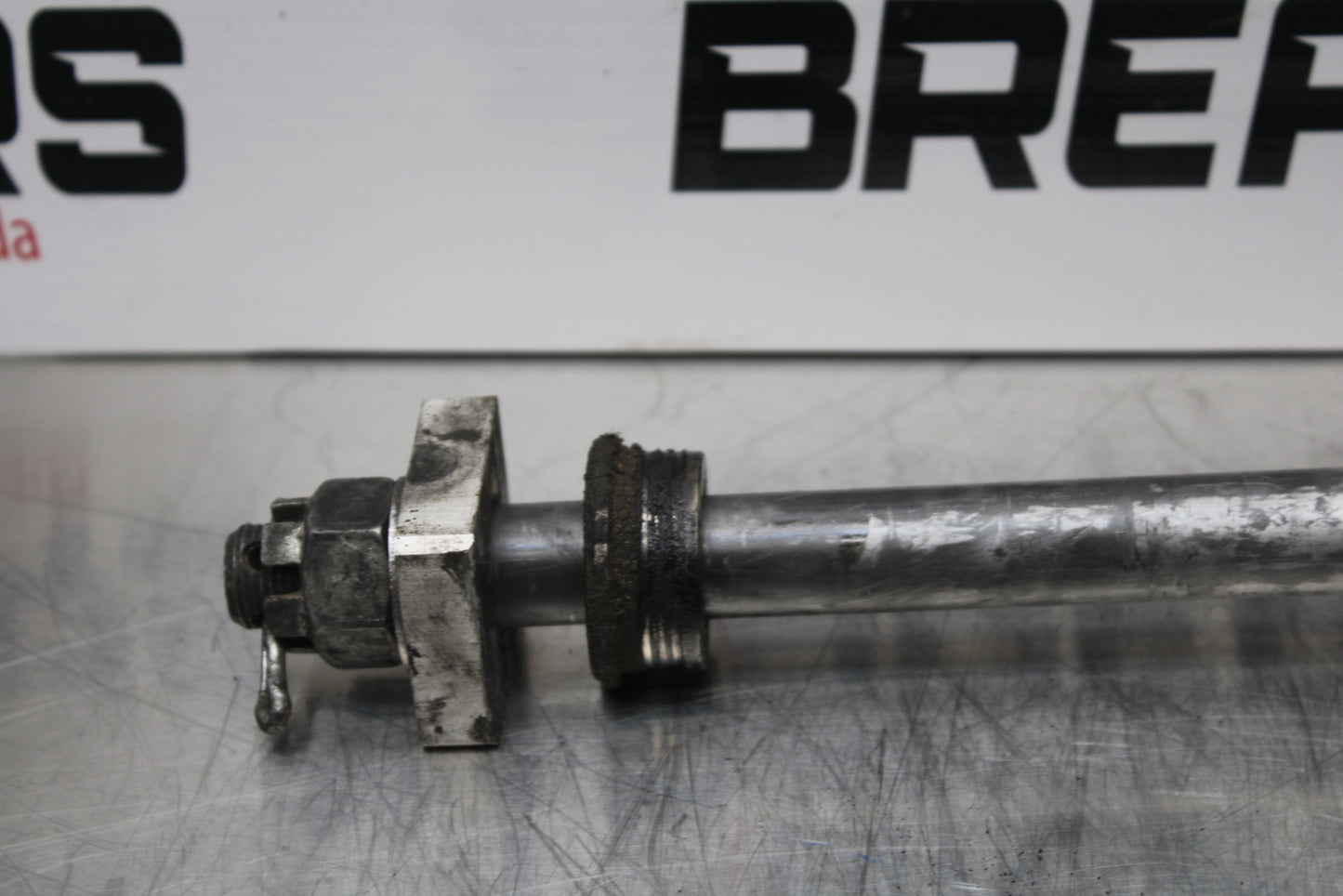 04-05 KAWASAKI NINJA ZX10R REAR AXLE BACK WHEEL RIM PIVOT BOLT AXEL BB163