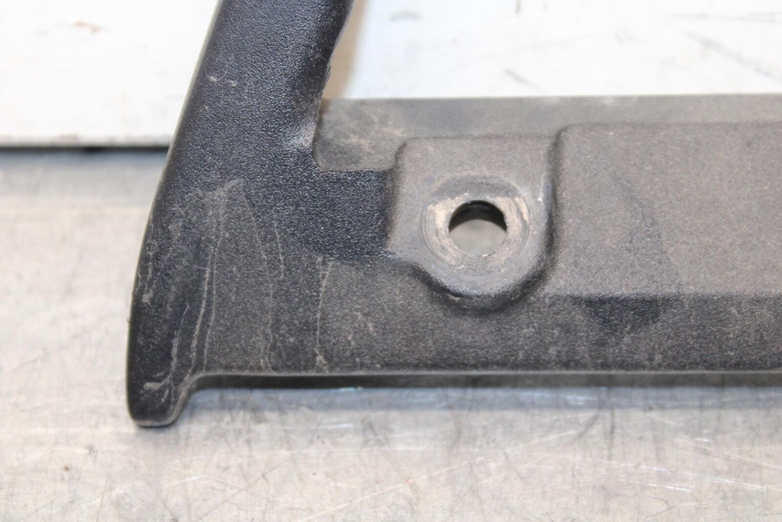 04-09 SUZUKI GS 500 FH GS500F PASSENGER REAR SEAT GRAB BAR HANDLE BB97