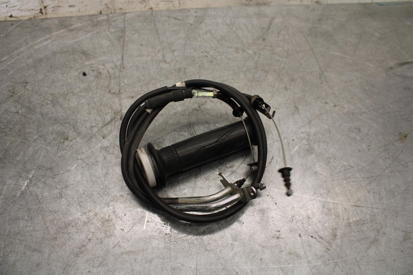 2015 Yamaha YZF R3 THROTTLE CABLES LINES TUBE 1WD-F6301-00-00 BB526