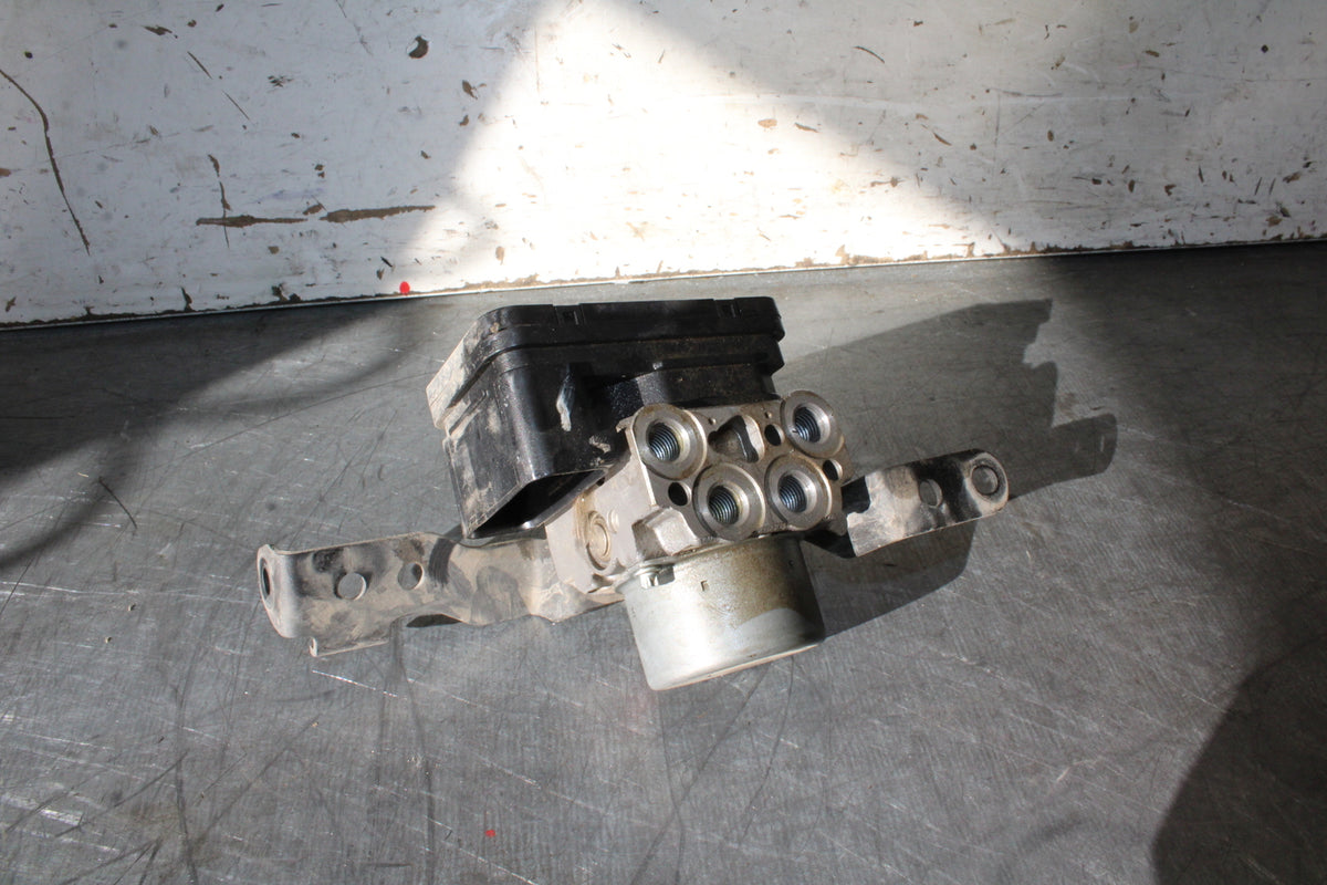 19-22 KAWASAKI Z400 ABS PUMP UNIT MODULE BB708