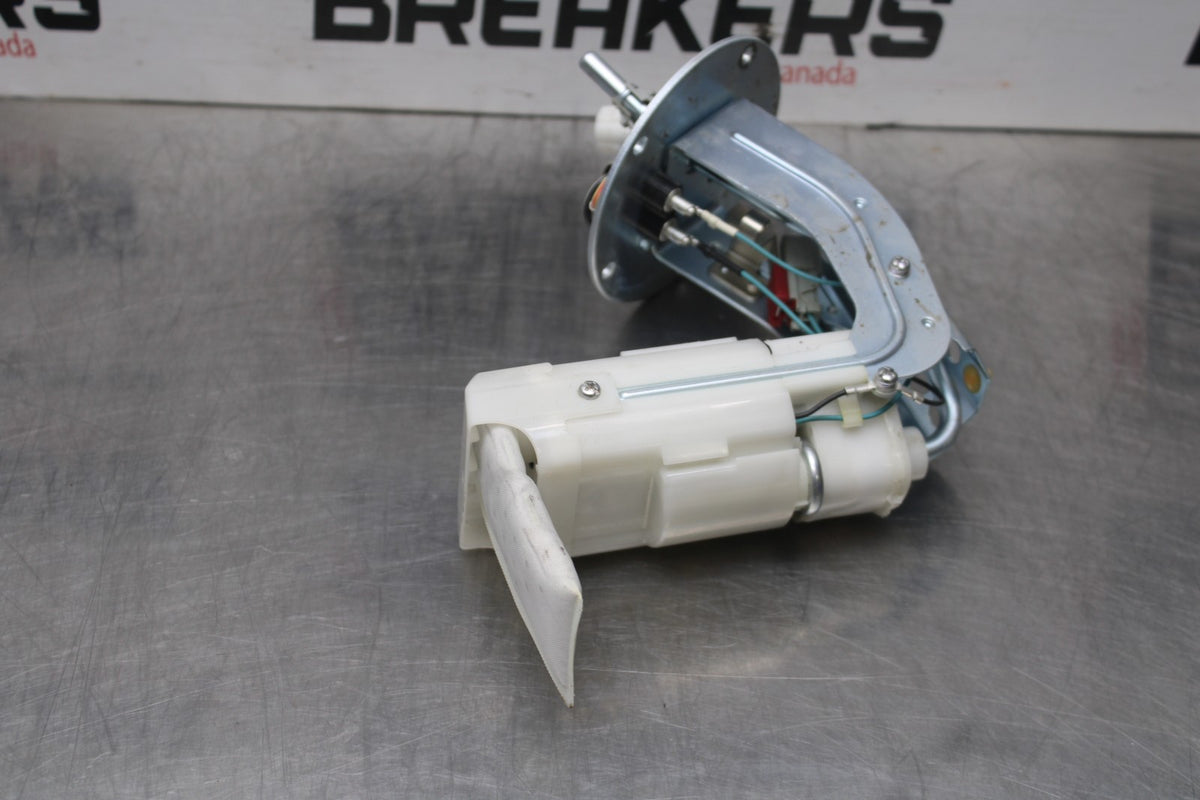 15 SUZUKI GW250F FUEL PUMP GAS PETROL SENDER UNIT BB789