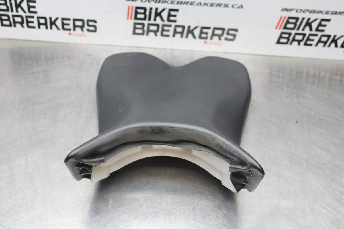 13 YAMAHA YZF R1 FRONT DRIVERS SEAT PAD SADDLE PILLION BB781