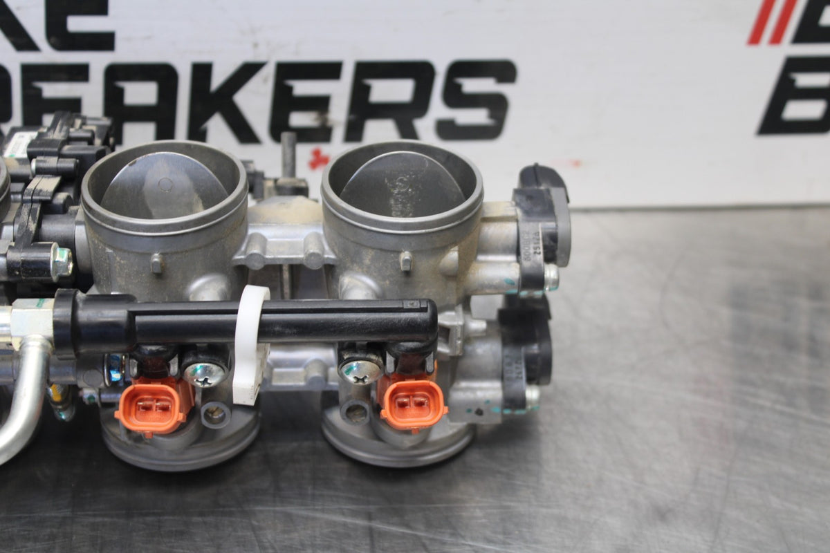 24-25 KAWASAKI NINJA ZX6R MAIN FUEL INJECTORS / THROTTLE BODIES BB785